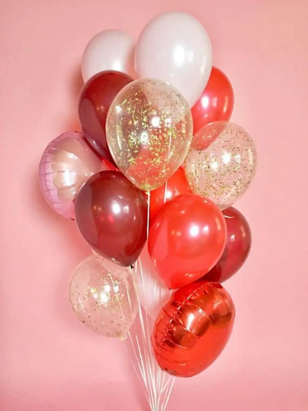 Sur Pinterest Love is in the air with this giant balloon bouquet. Sweet with