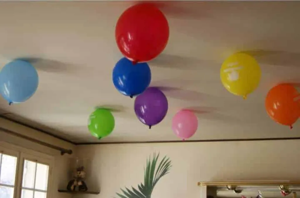 Sur Pinterest TRICK: How to attach balloons to the ceiling without glue or tape! –