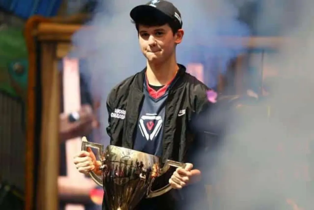 esport : Le champion du monde de Fortnite, Bugha, victime de swatting, un canula