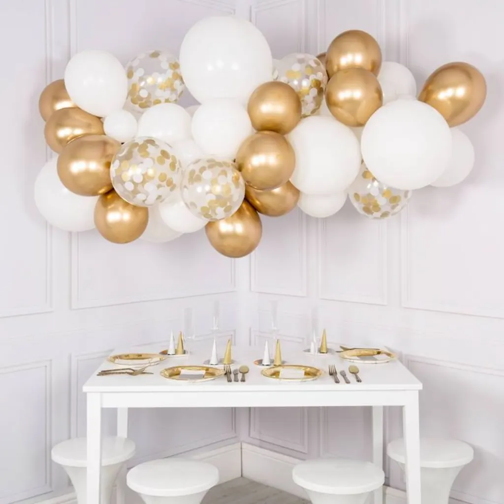 Sur Pinterest White and Gold Balloon Garland Kit – DYI 56 piece kit