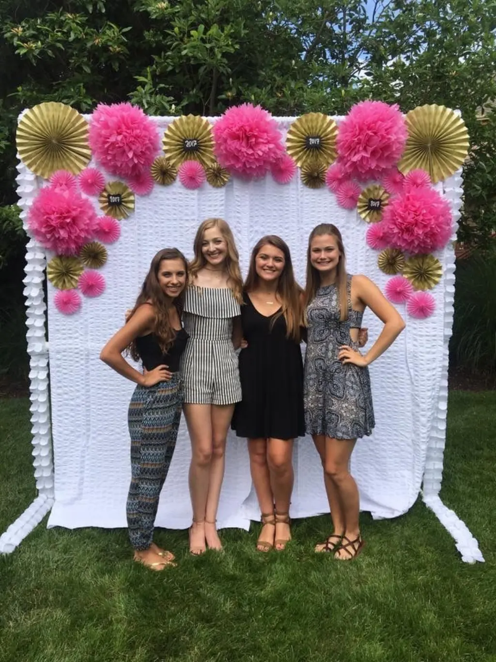 Sur Pinterest Could maybe make something similar to the tulle, except the flowers