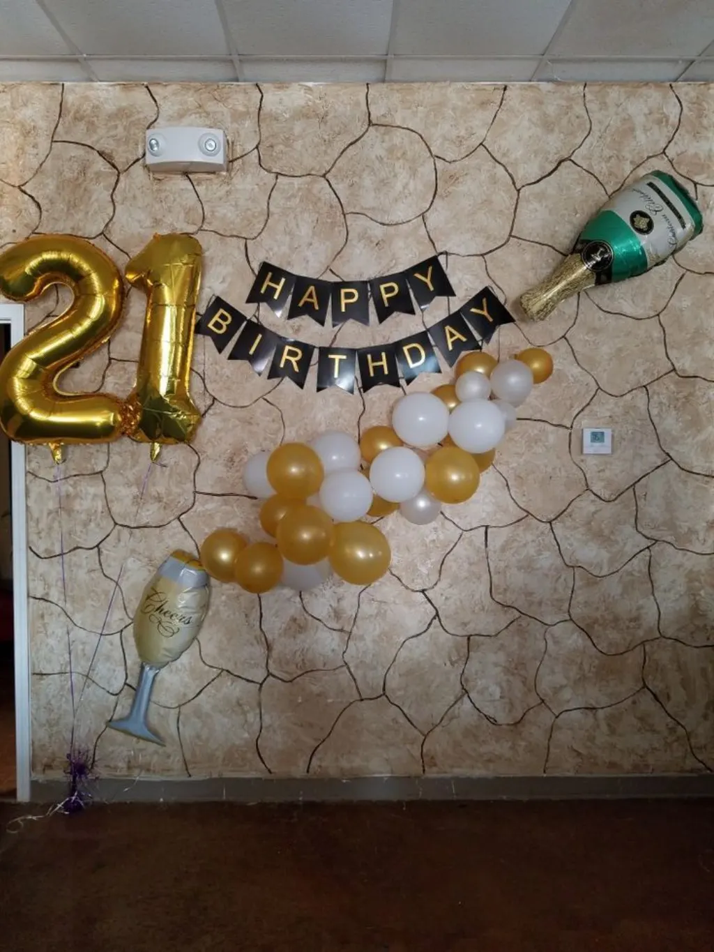 Sur Pinterest Birthday ideas! #HappyBirthday #Balloons #Champagne #Celebration #Life