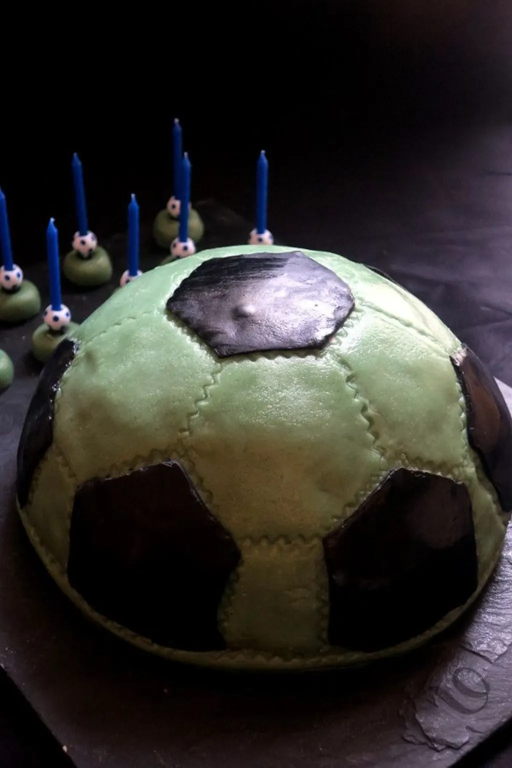 Sur Pinterest Gâteau d’anniversaire, ballon de foot