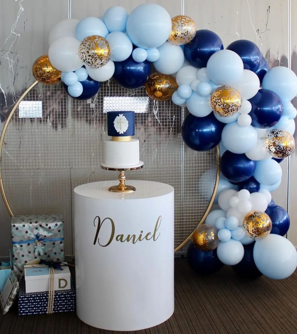 Sur Pinterest Daniels christening Wall plinth @arabellaevents__ Balloons