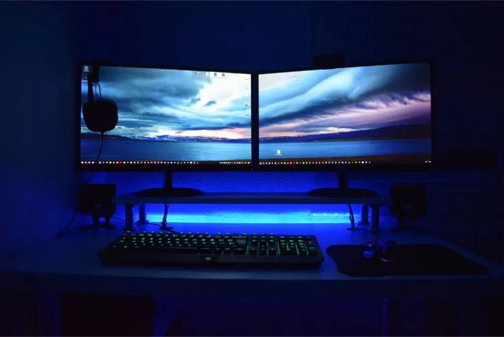 Moniteur de jeu contre la télévision pour les joueurs PC et consoles