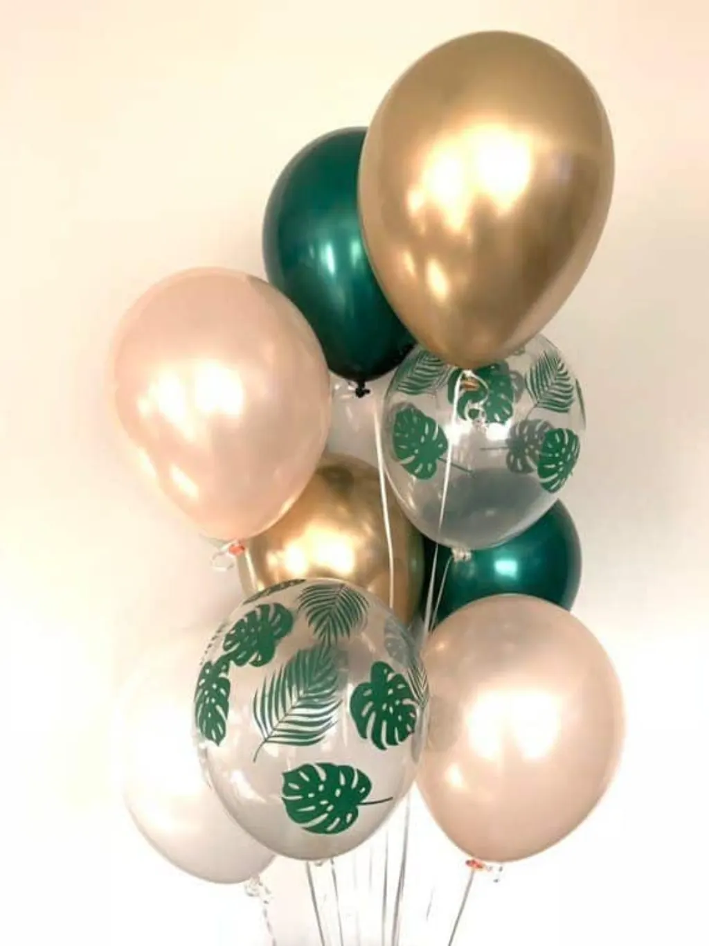 Sur Pinterest Tropical Balloons | Green Bridal Shower Decor | Green and Gold