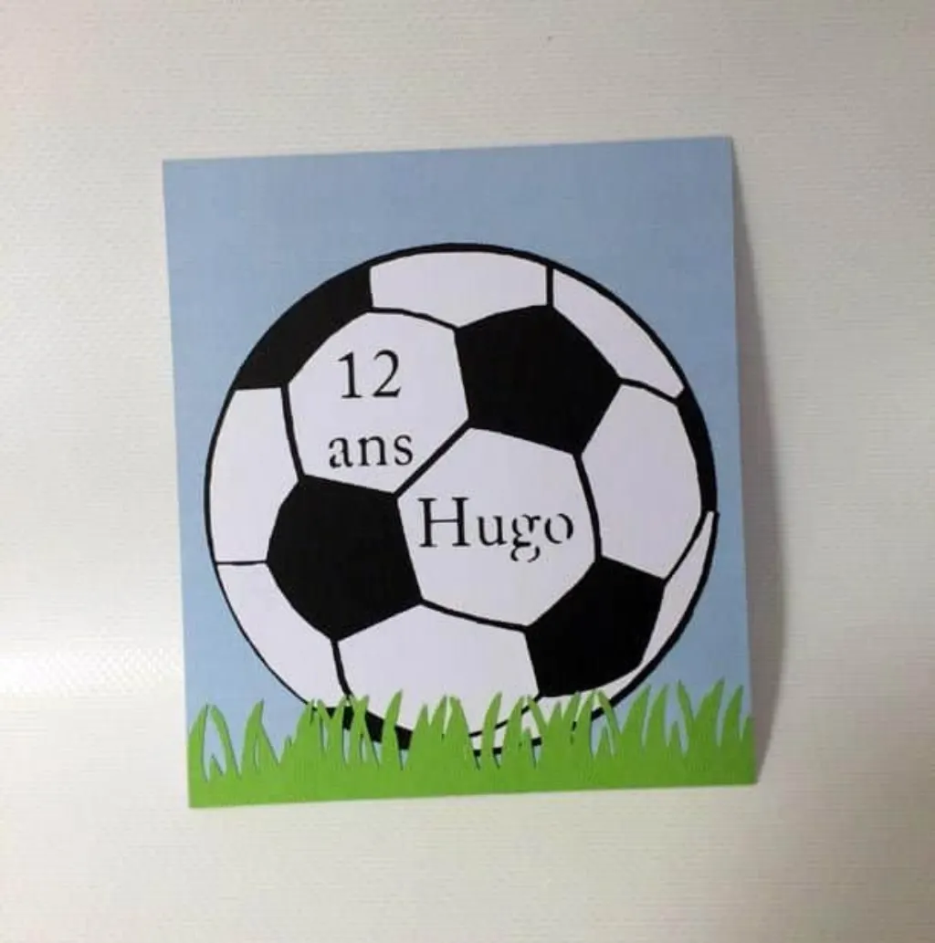 Sur Pinterest Carte anniversaire ballon de foot. Téléchargez le fichier gratuit
