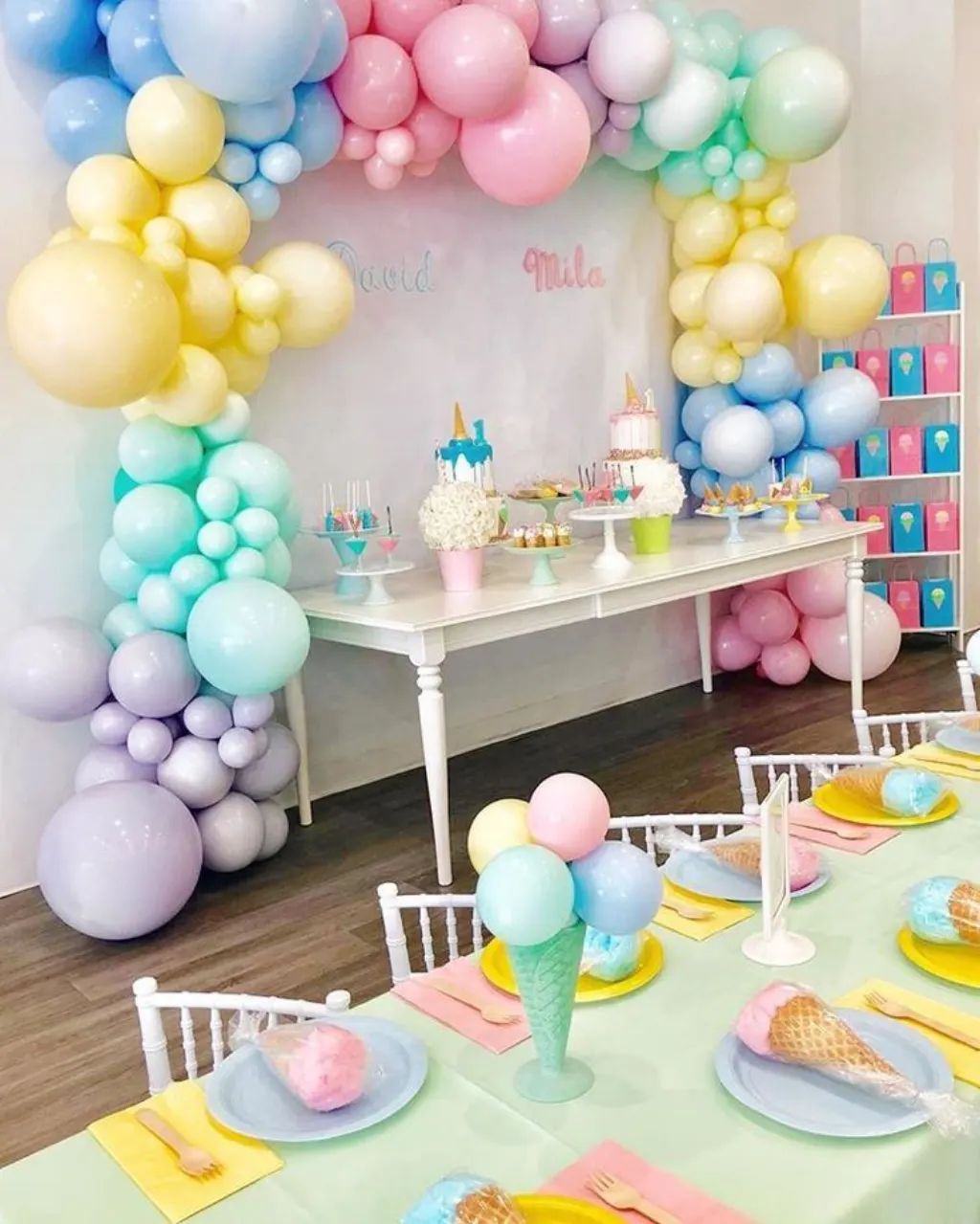 Sur Pinterest Can we talk about how cute this Ice Cream Birthday Party turned