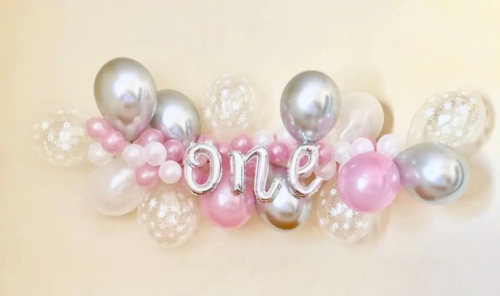 Sur Pinterest Snowflake Balloon Garland DIY Kit Pink Silver and Snowflakes ~Winter
