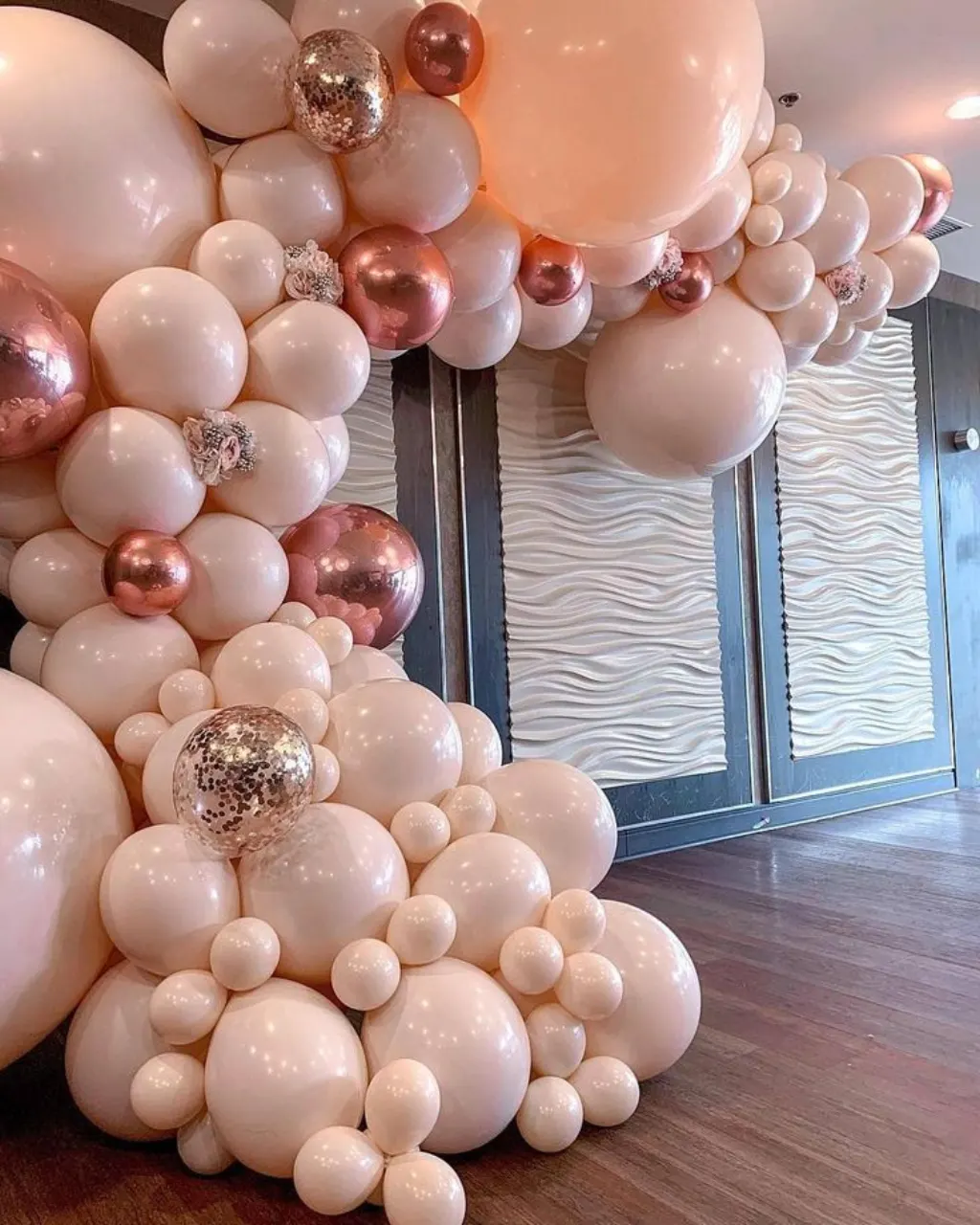 Sur Pinterest Obsessed! Spotted via @balloonsbydina! #AhoufeBridal #AhoufeBallons